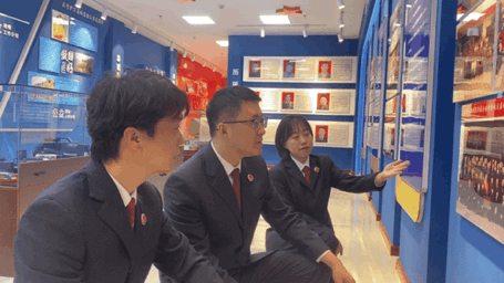 展示牌半蹲.gif