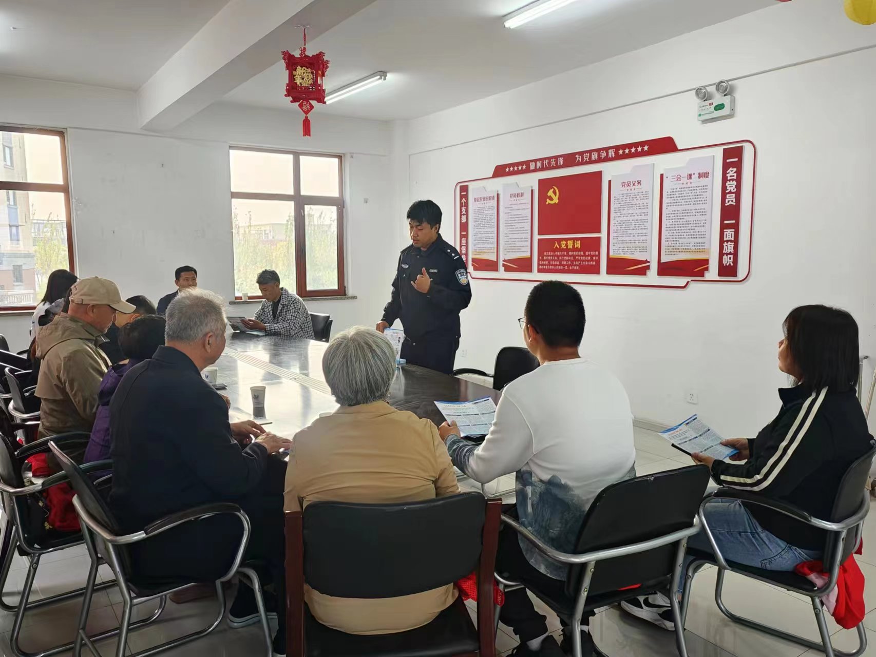 让法治服务走向社区走向群众.jpg 让法治服务走向社区走向群众.jpg